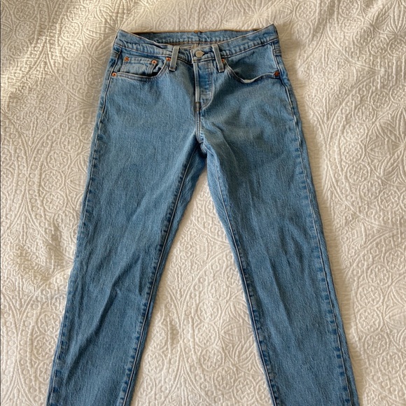 Levi’s 501 Medium Wash Taper Jeans - Picture 1 of 5